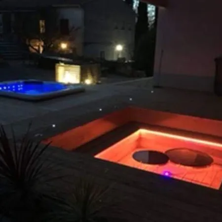 Aixoise Avec Piscine Villa *